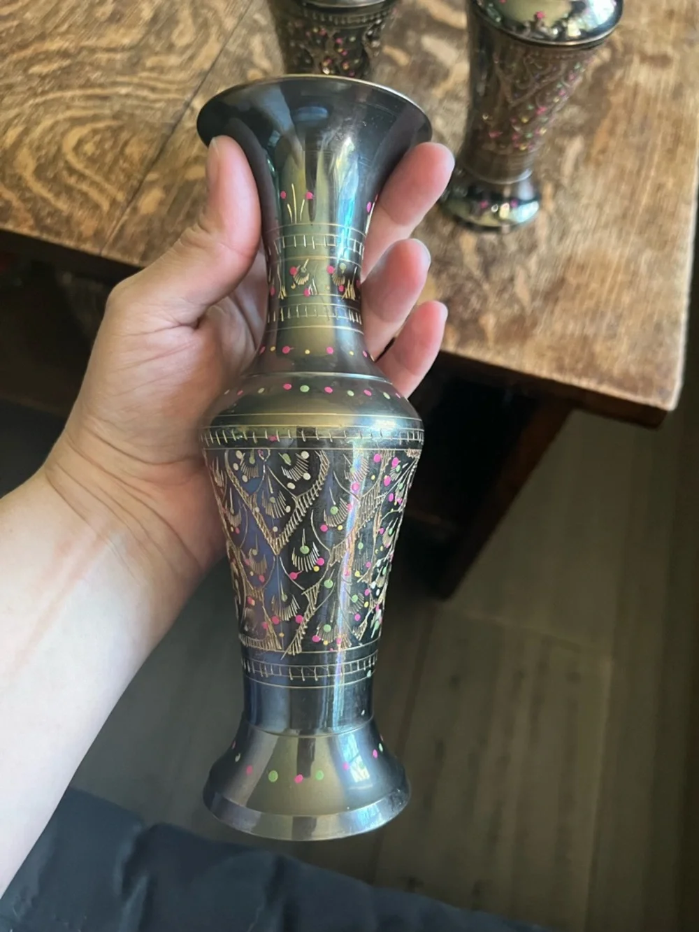 Vintage hand etched brass vases- 3 - Picture 5 of 7